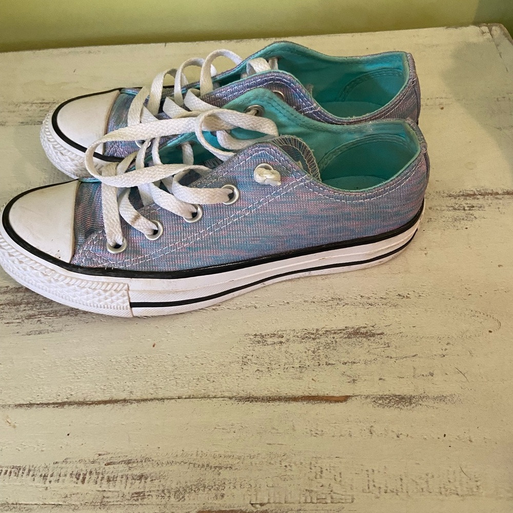 Converse tennis shoes